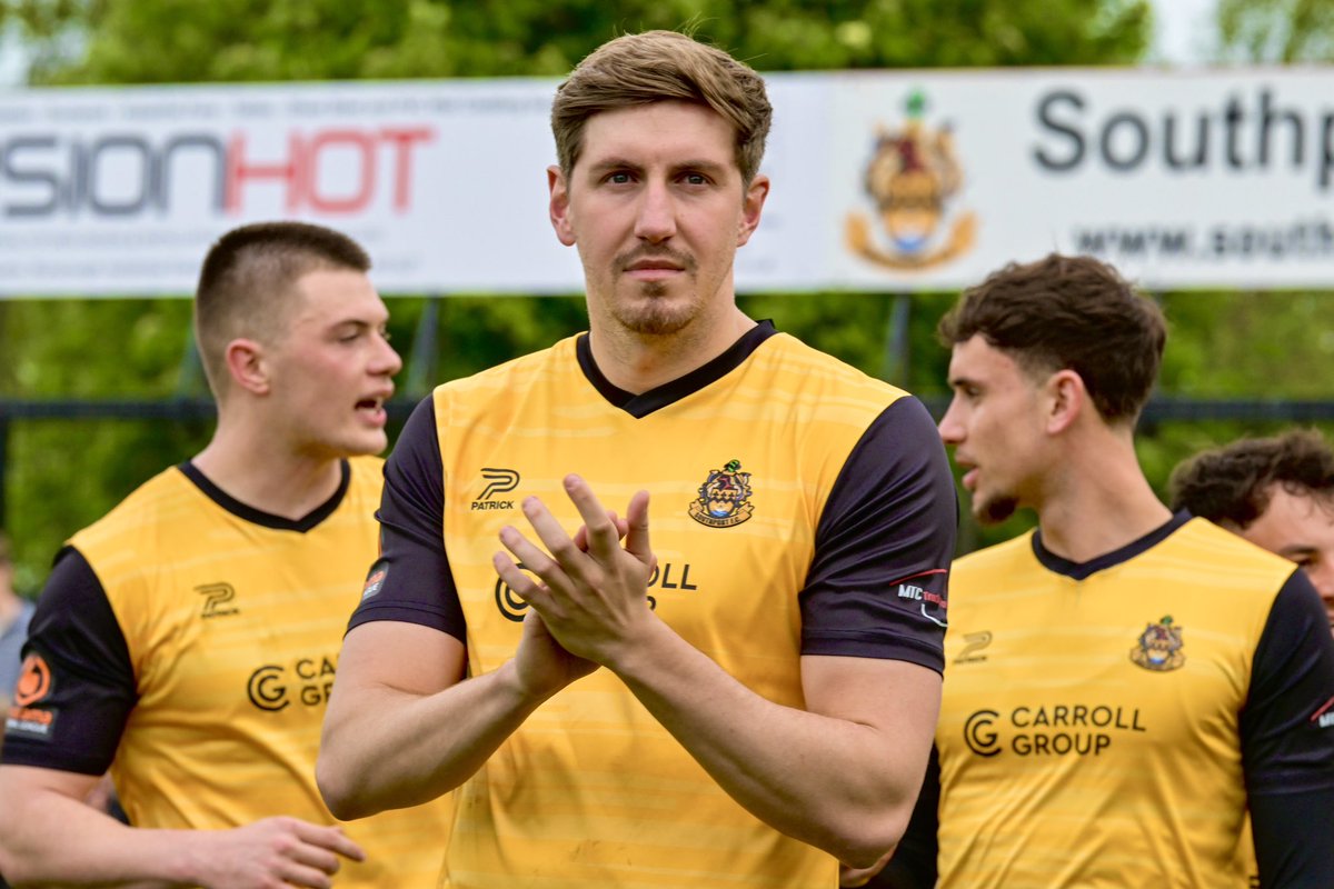 Tom Moore tweet media