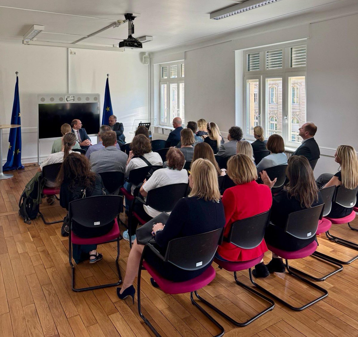 Nerijus Aleksiejunas (@nerijusale) on Twitter photo Tuesday afternoon in Luxembourg where I met 🇱🇹’s representative in the <a href="/EUauditors/">European Court of Auditors</a>, Laima <a href="/Andrikiene/">Laima Andrikienė</a>, and a large group of wonderful #Lithuanians living&working in 🇱🇺. We spoke about the most important EU political agenda, as well as the preparations for our Presidency Tuesday afternoon in Luxembourg where I met 🇱🇹’s representative in the <a href="/EUauditors/">European Court of Auditors</a>, Laima <a href="/Andrikiene/">Laima Andrikienė</a>, and a large group of wonderful #Lithuanians living&working in 🇱🇺. We spoke about the most important EU political agenda, as well as the preparations for our Presidency