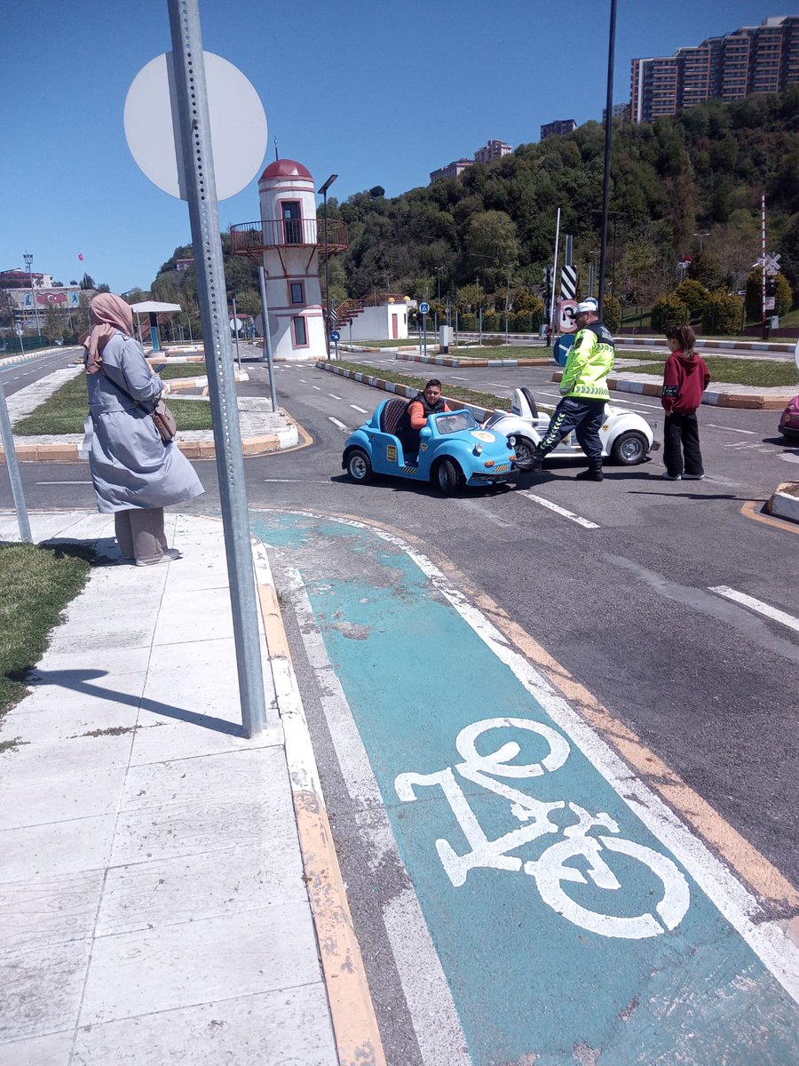 KARAPINARABDUL1's tweet photo. Okulumuz 4.sinif öğrencileri ve öğretmenleri Zonguldak'ta trafik eğitimi etkinliği ve maden müzesi gezisi düzenlediler.
@ZonguldakMEM
@caycumakaymakam
@caycumailcemem
#trafikegitimi
#madenmuzesi https://t.co/IxqKAyuIyk