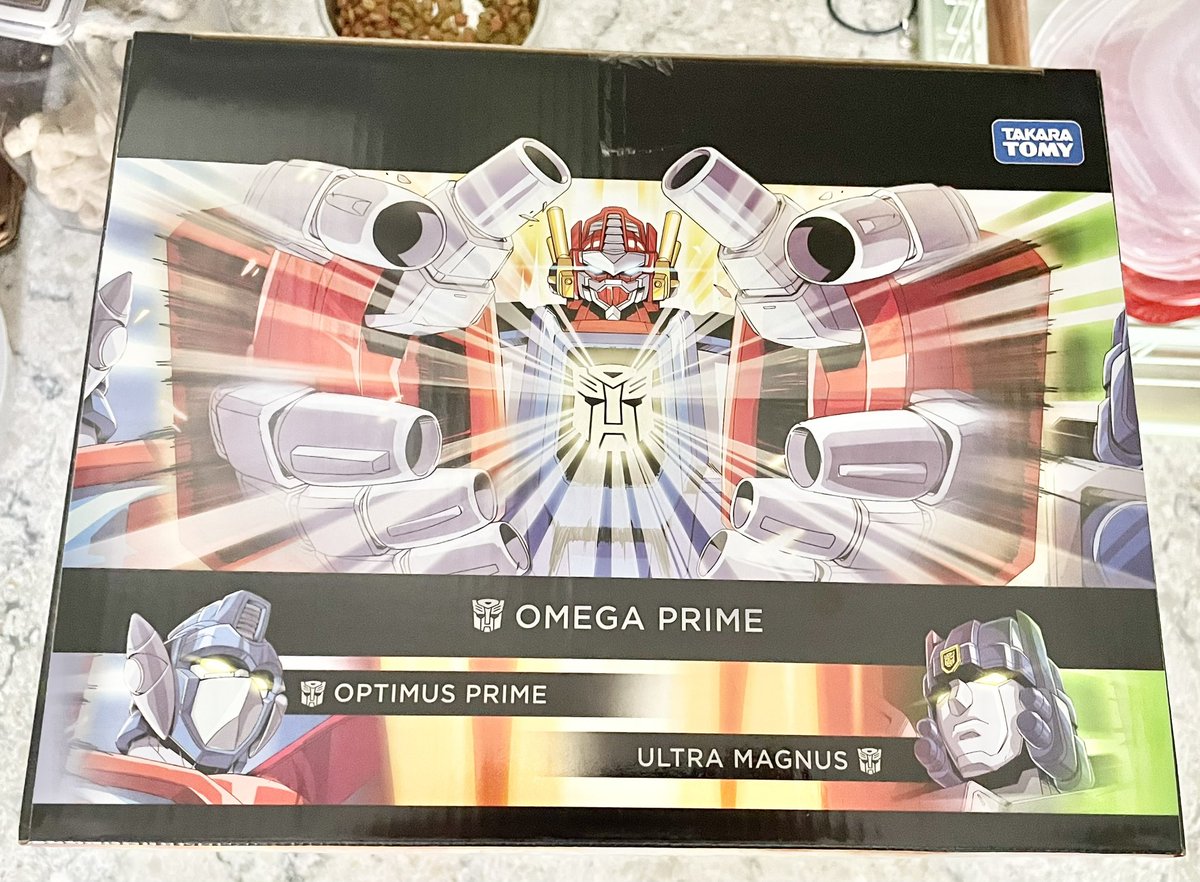 J03y_K10's tweet photo. More sides of the box.
#Hasbro #Transformers #HasLabOmegaPrime https://t.co/otOv9RKu6K