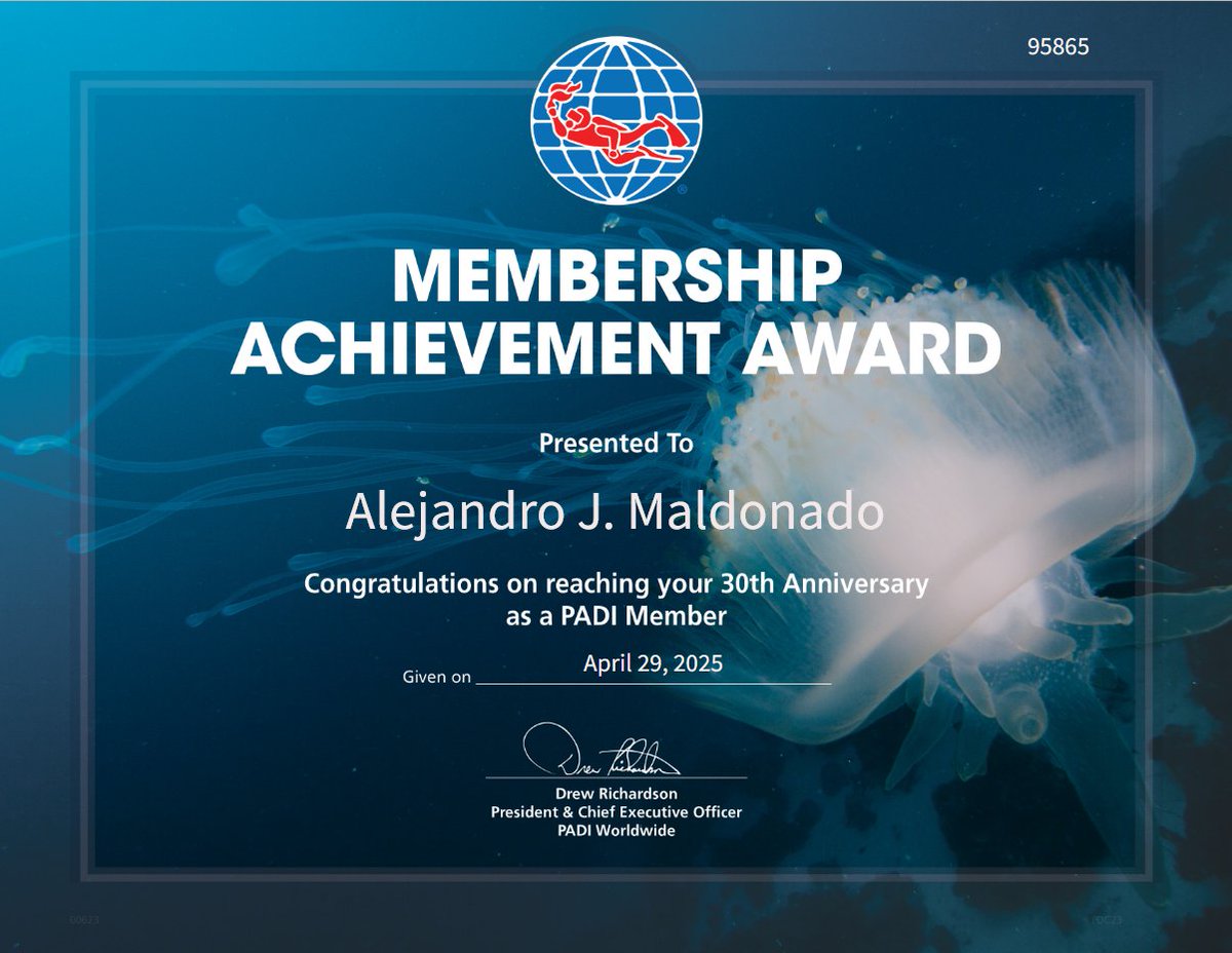 ¡Celebrando 30 años como Master Scuba Diver Trainer de PADI! 
Tres décadas compartiendo la pasión por el buceo y el asombroso mundo submarino. Esta experiencia me ha enseñado la invaluable belleza y fragilidad de nuestros océanos. Hoy más que nunca, los invito a unirse a la
