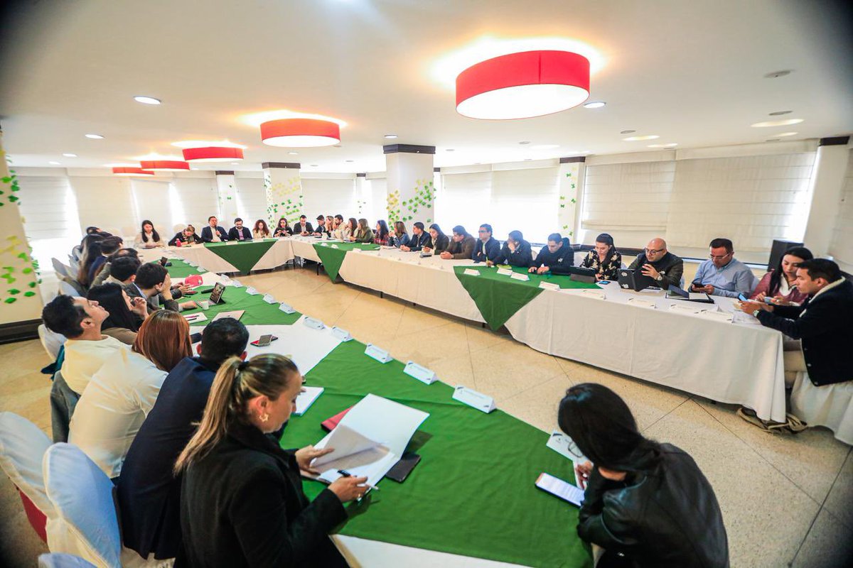 Seguimos trabajando con más fuerza, porque si en 2024 tuvimos tantos logros, en este 2025 ¡lo mejor está por venir 🙌🏻!

Hoy, nos reunimos en Consejo de Gobierno, para revisar tareas y trazar metas. 

Cada proyecto en marcha es posible gracias a un equipo comprometido, que ha