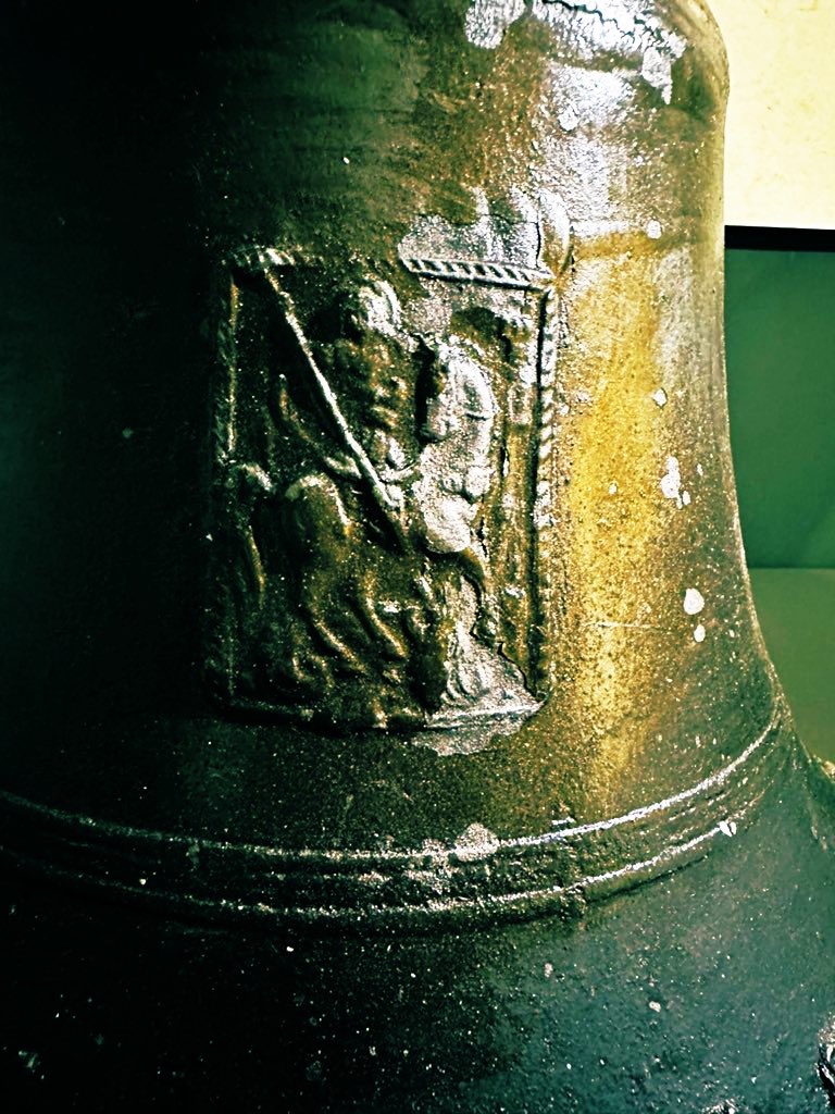 ColossaeP's tweet image. A Voice from Honaz/Colossae 🔔
One of three bells from the Late Ottoman Church of Archangel Michael is now at Denizli City Museum. This bell and two richly ornamented others are being catalogued for their first publication 📚
