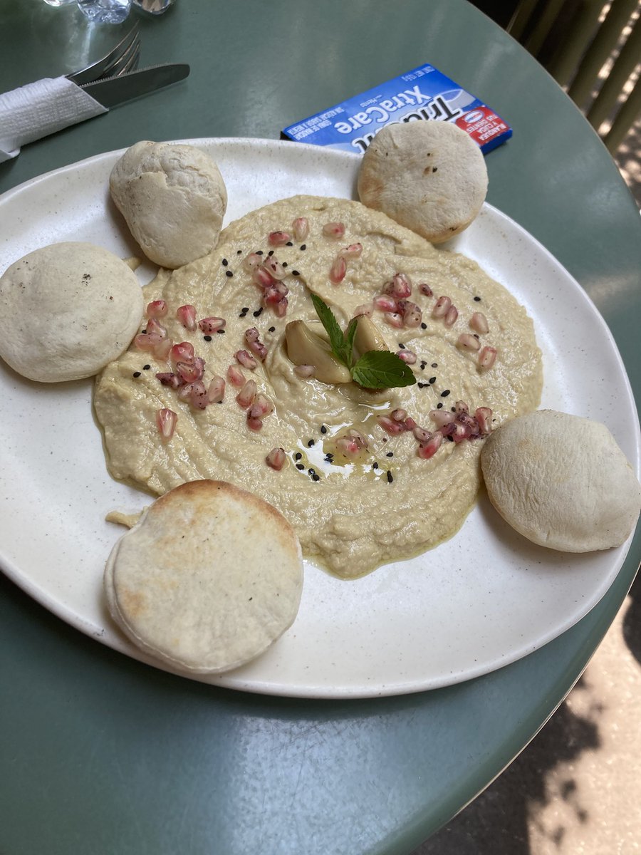 #Pitas caseras en un #cafe #libanesa (se llamaron Manú Bocado) en #Cuauhtemoc, precios justos, vibras tranquilas, verdad me gusta todo!!

#ComidaArabe #Lebanese #MejorDeCDMX 

maps.app.goo.gl/KtHE3KHbs5fdX5…