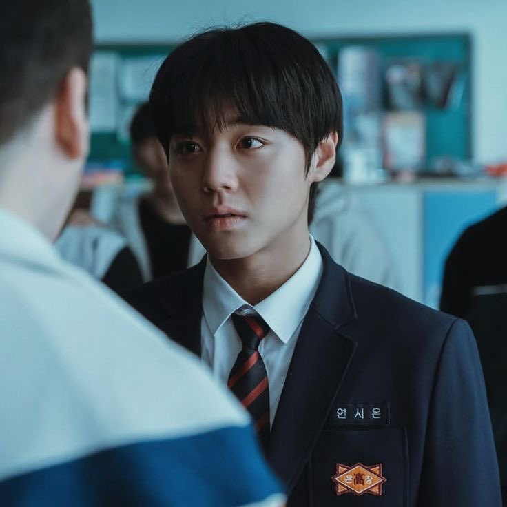 The way sieun lost some weight in s2 because he kept skipping lunch and couldn’t sleep