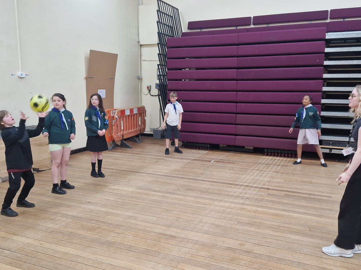 8thReigate's tweet image. An evening of games to welcome our new cubs: catch punch, crab football and volleyball! @RAACoCurriculum @RAASchoolGatton @surreyscouts @ReigateScouts