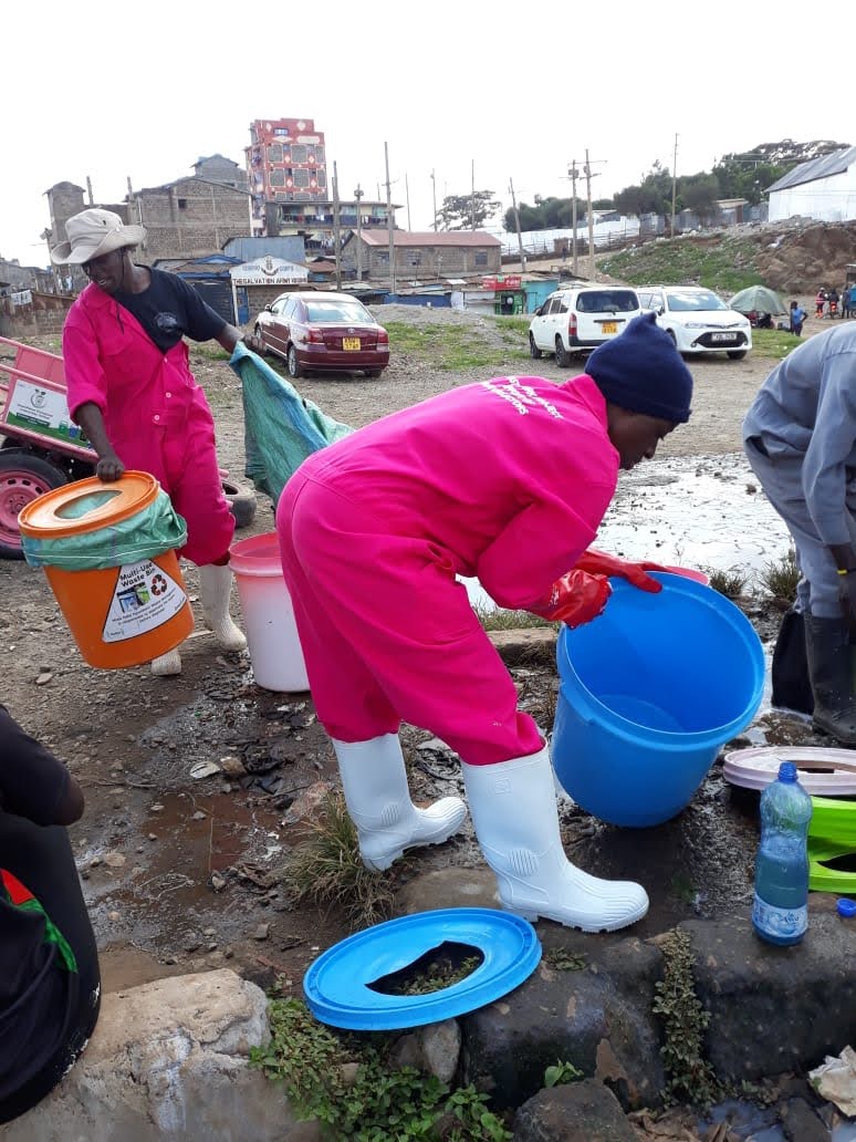 madeinmathare's tweet photo. New School Term! New PPE kits!New energy! Tuesday School Waste Collection went just fine.. Great team!💖💙💪🌷 https://t.co/gRceEZa3Cx