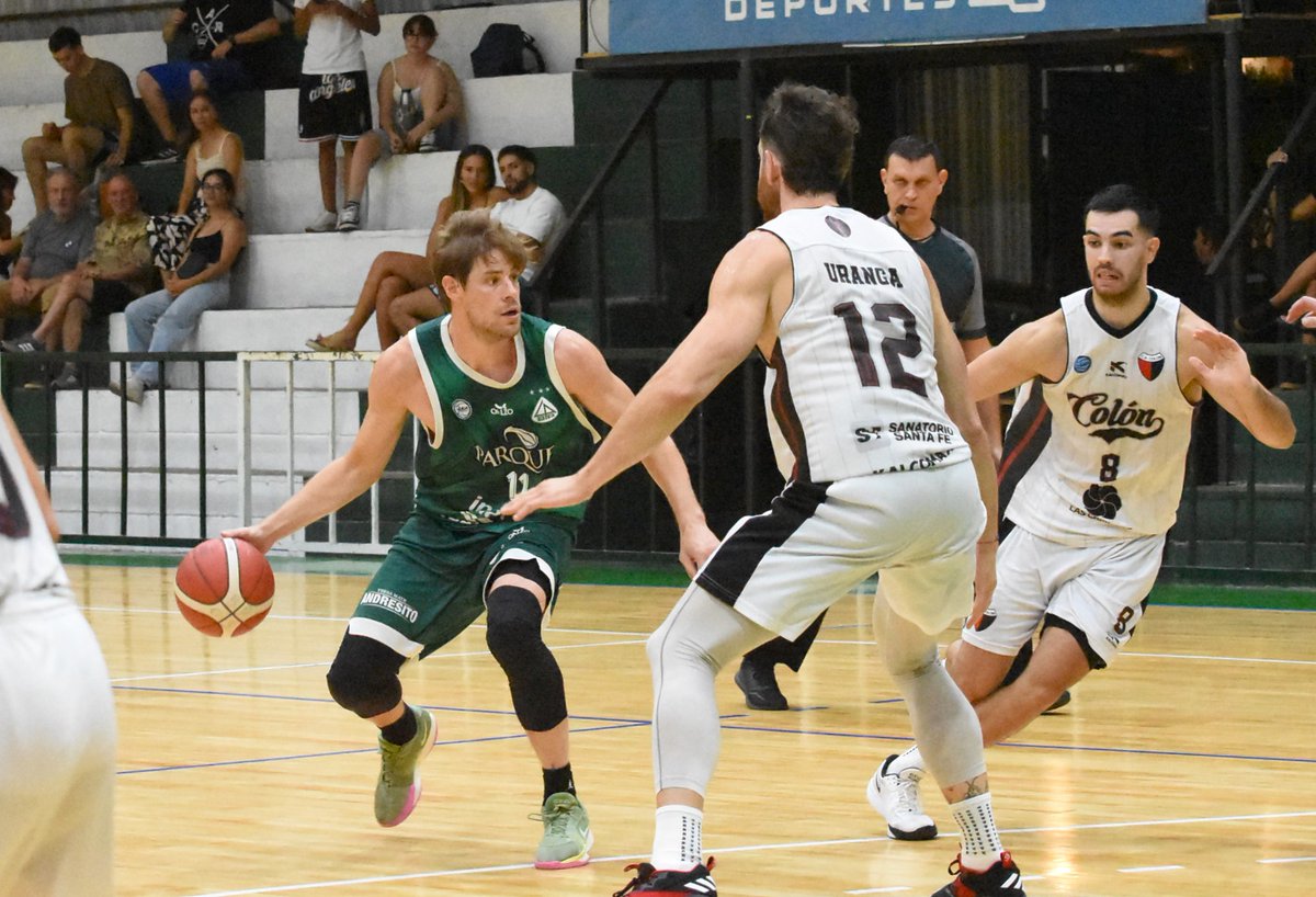 Lautaro Rivata, capitán y emblema de Barrio Parque, es nuevo refuerzo de Atenas, reemplazando al lesionado Leonardo Lema.
Atenas confirmó la info adelantada por <a href="/interbasquet/">Sergio Mamondi</a> y espera que <a href="/tupakrivata/">Tupakrivata</a> pueda debutar ante Olímpico el próximo viernes.
#LigaNacional 📸Barrio Parque