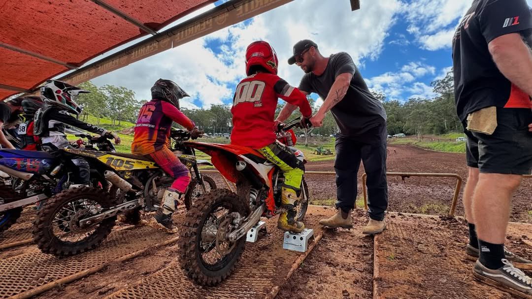 chrishemsworth's tweet image. Stoked for my boy competing in his first ever race finishing 3rd in his class, proud moment ❤️