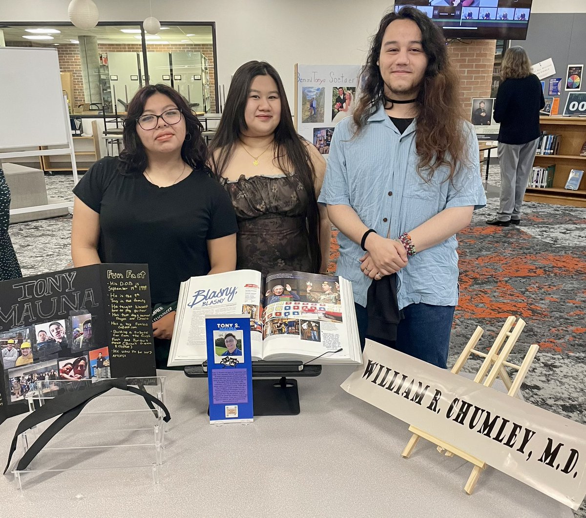 LauraHarsch1's tweet image. Enthusiastic congrats to @smnw_office ELA 4 seniors on their #ClientConnectedProject: Curating Legacy: Who is SM Northwest? Their powerful storytelling, artifacts, and photos beautifully honored our @theSMSD community.