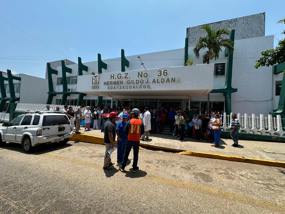 🟢El #IMSSVeracruzSur participa en el #PrimerSimulacroNacional2025, con la objetivo de fortalecer los protocolos de #ProtecciónCivil🚨👷🏻‍♀️👷🏽‍♂️
¡La prevención la construimos todos los días!