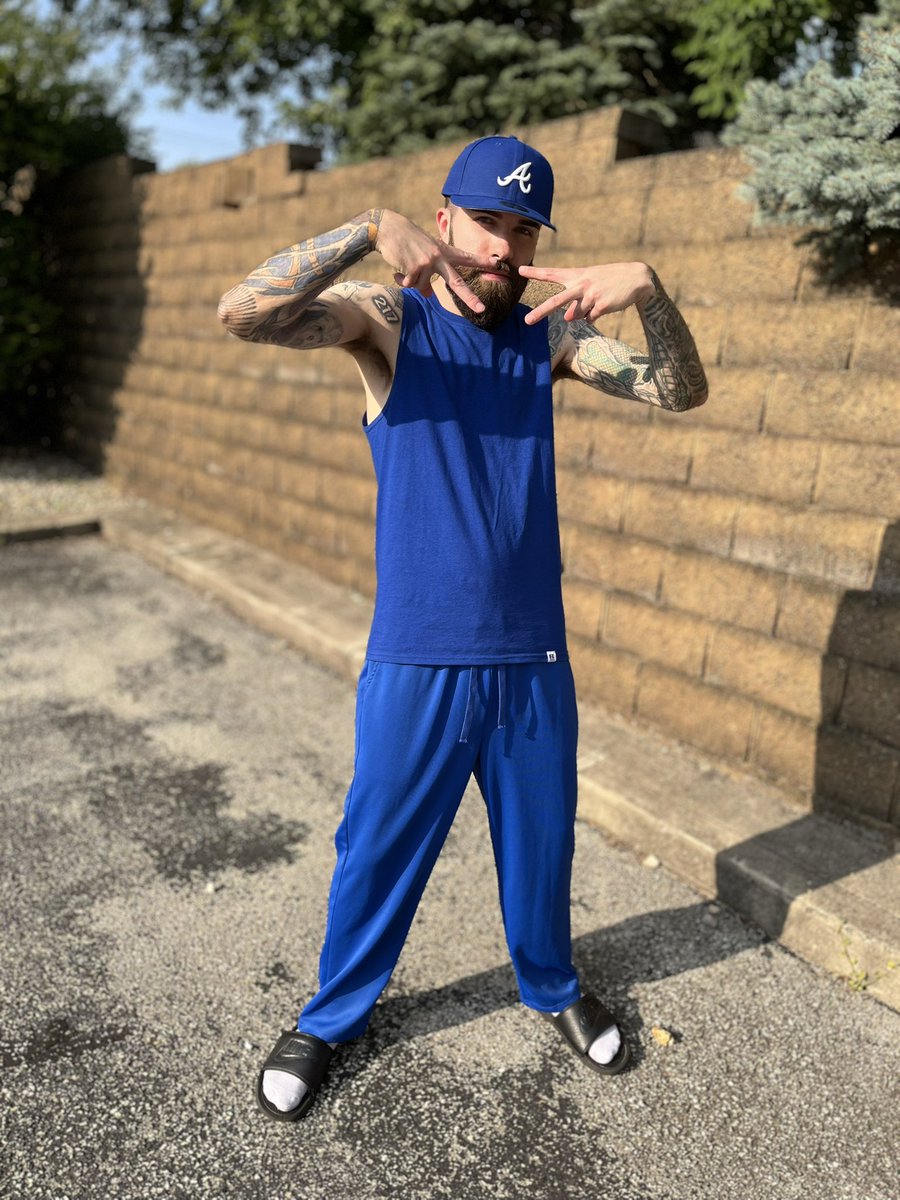 DatDudeCory's tweet image. Royal blue cause I’m King C 🔵