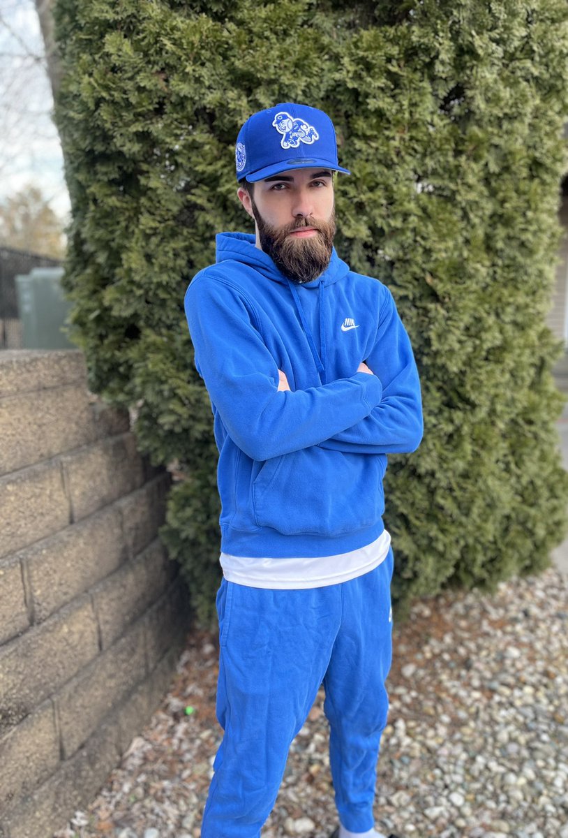 DatDudeCory's tweet image. Royal blue cause I’m King C 🔵