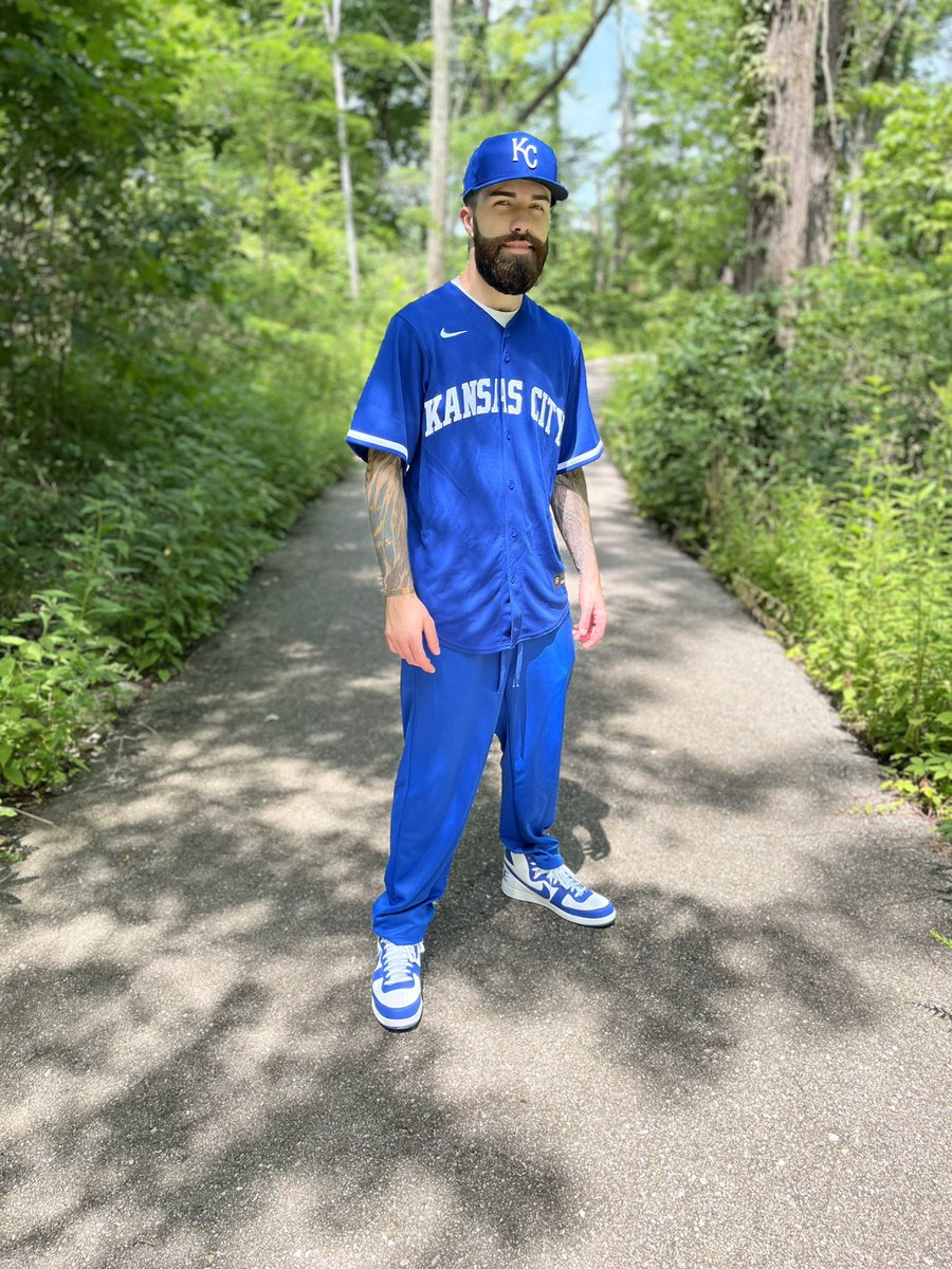 DatDudeCory's tweet image. Royal blue cause I’m King C 🔵