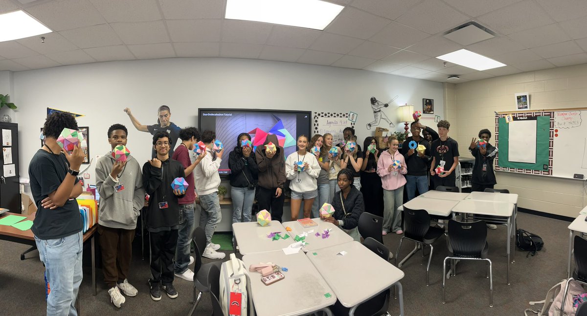 MrsThompson_WMS's tweet image. Success!! Duo dodecahedrons complete. 
#HumbleIsd_WMS #BeEliteWMS #mathisfun