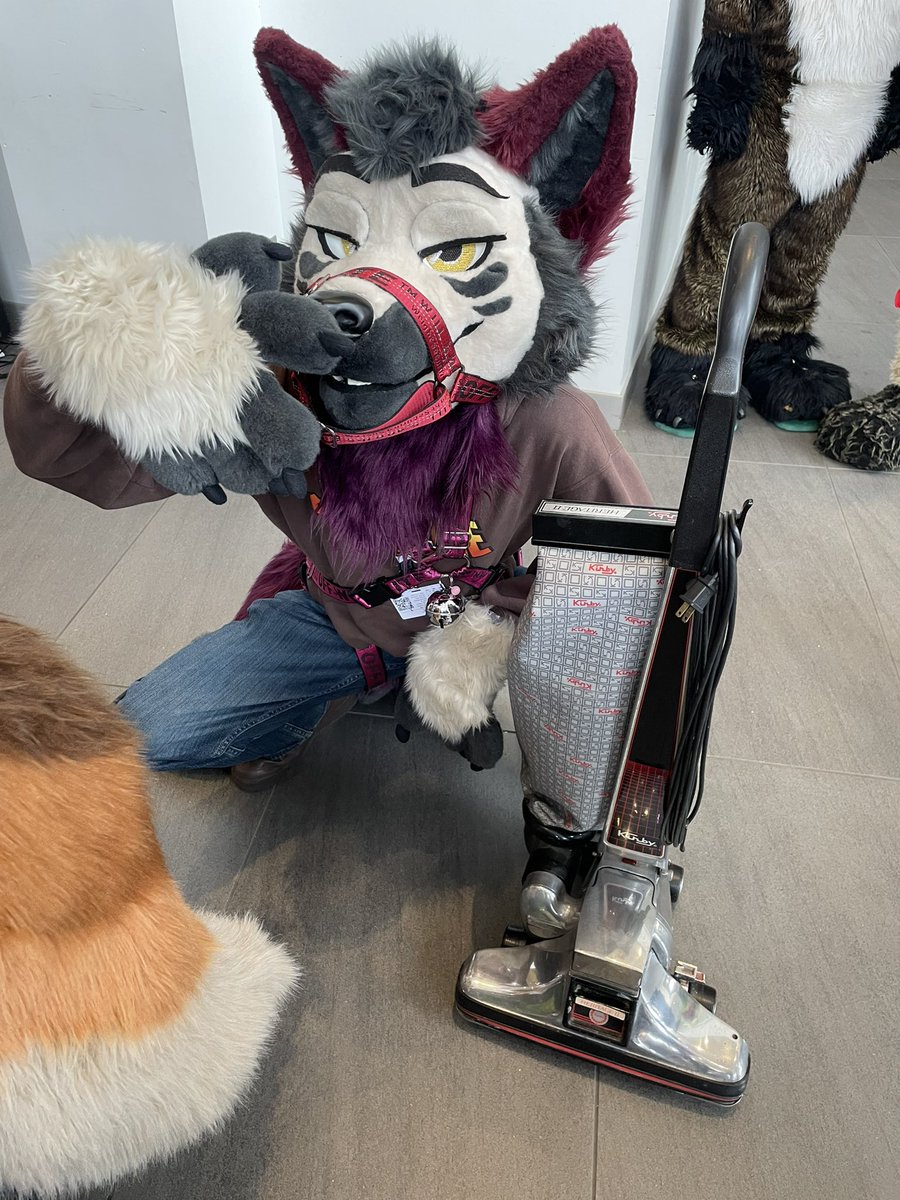 Slaphappy_23's tweet image. Catch me sweeping at your moms…
