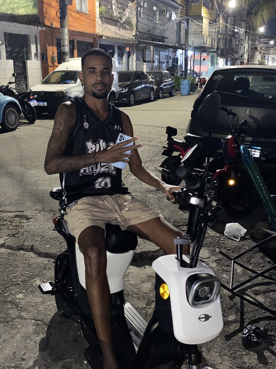 ✌🏾