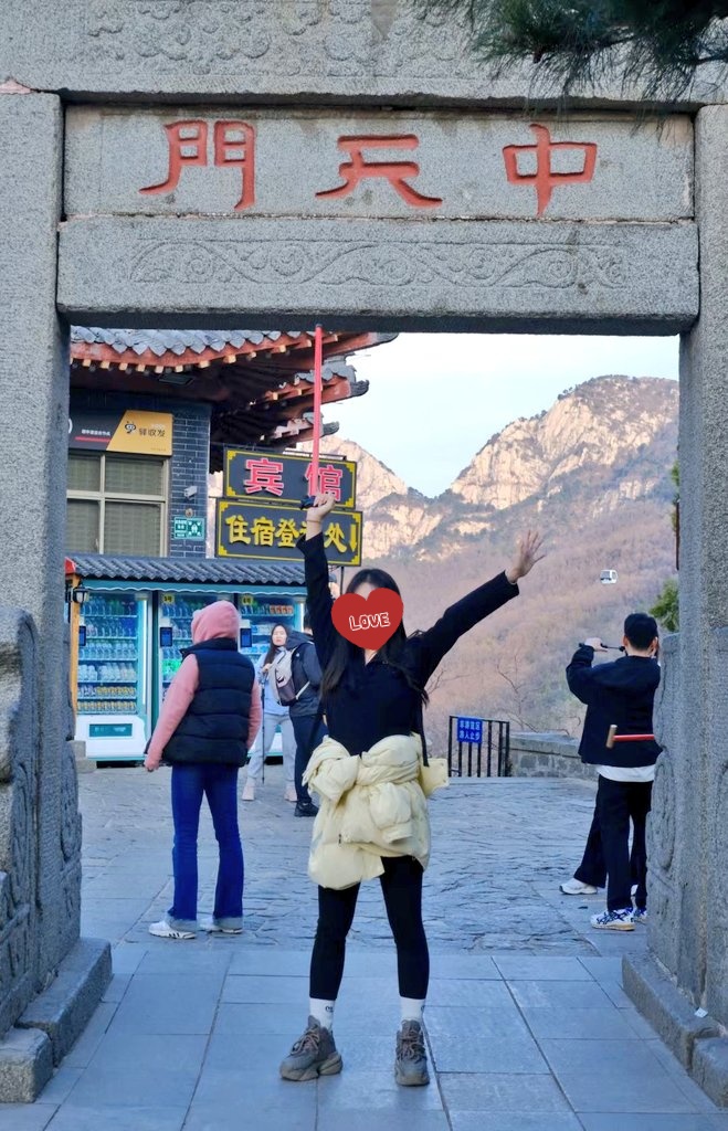 老婆最近喜欢去酒吧，玩儿了几天，给一个陌生人艹了。之前死活都不愿意绿我，这次就这样轻易的被绿了！！！
#找单男
高的、帅的、干净的、鸡巴不用很大
坐标 #010 喜欢去工体玩
想要得吃得自己追😂😂