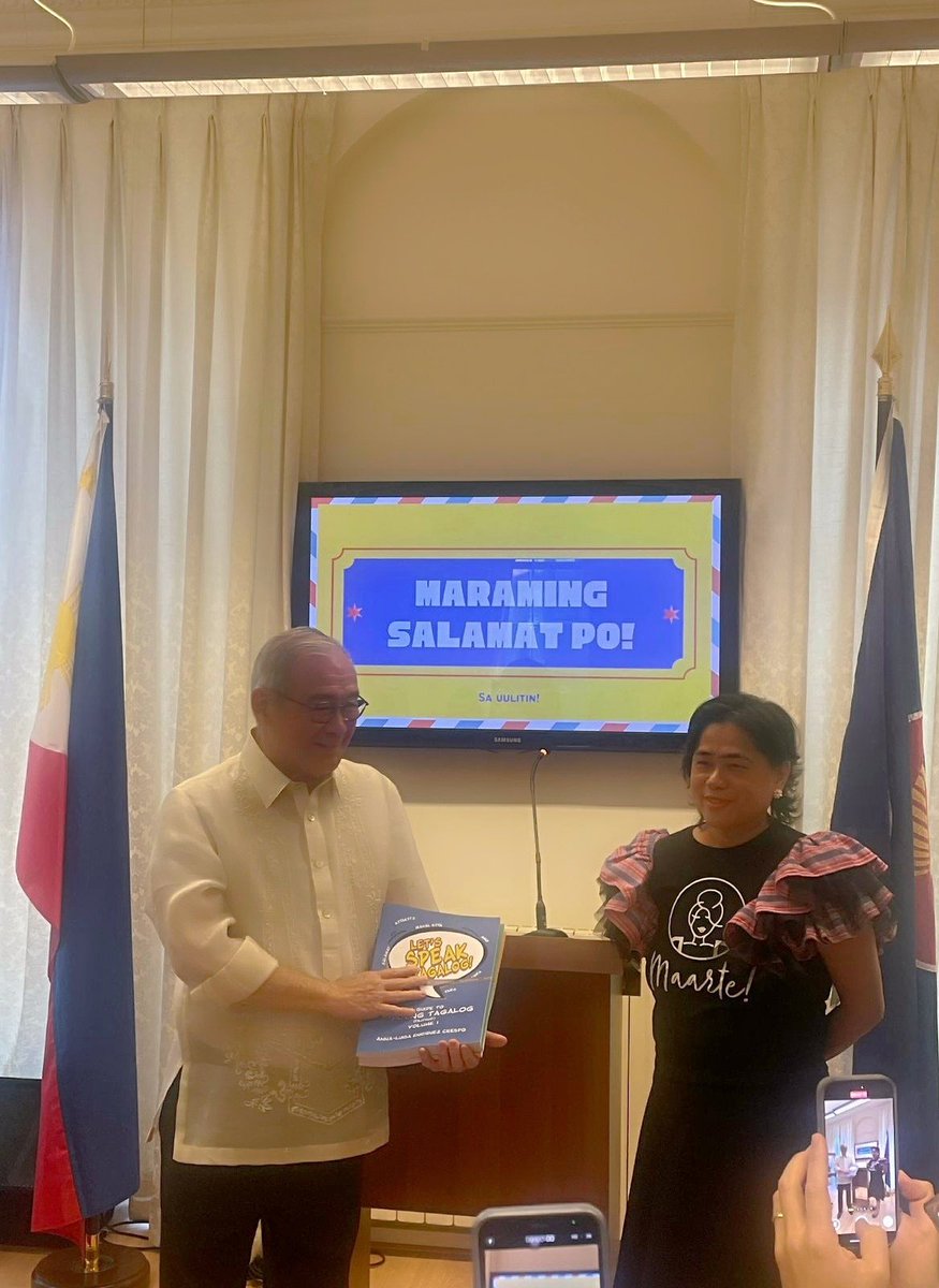 TupasRuanni's tweet photo. Was at the book launch of Learning Tagalog by Luigi Crespo, at the Philippine Embassy London, with Amb. Locsin and other Filipinos. She excitedly showed us a lesson featuring #ABKD by @Official_ALAMAT ๐. Sumasakses na ang Alamat ๐
Thank you, @let_let1220, for the photos ๐
. https://t.co/6Q0L4Z7XWa