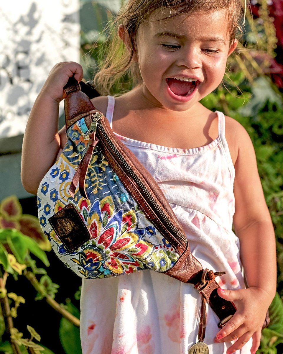 WillLeather's tweet photo. Kantha quilts are a tradition of Southeast Asia, frequently made as wedding gifts or gifts for mothers. Each piece is one-of-a-kind. This is the perfect gift for Mother's Day.
https://t.co/X1u9ftauGr

#mothersday #mothersdaygift #giftsformom #kantha #kanthaquilts #OOAK https://t.co/7IEdaswx9T
