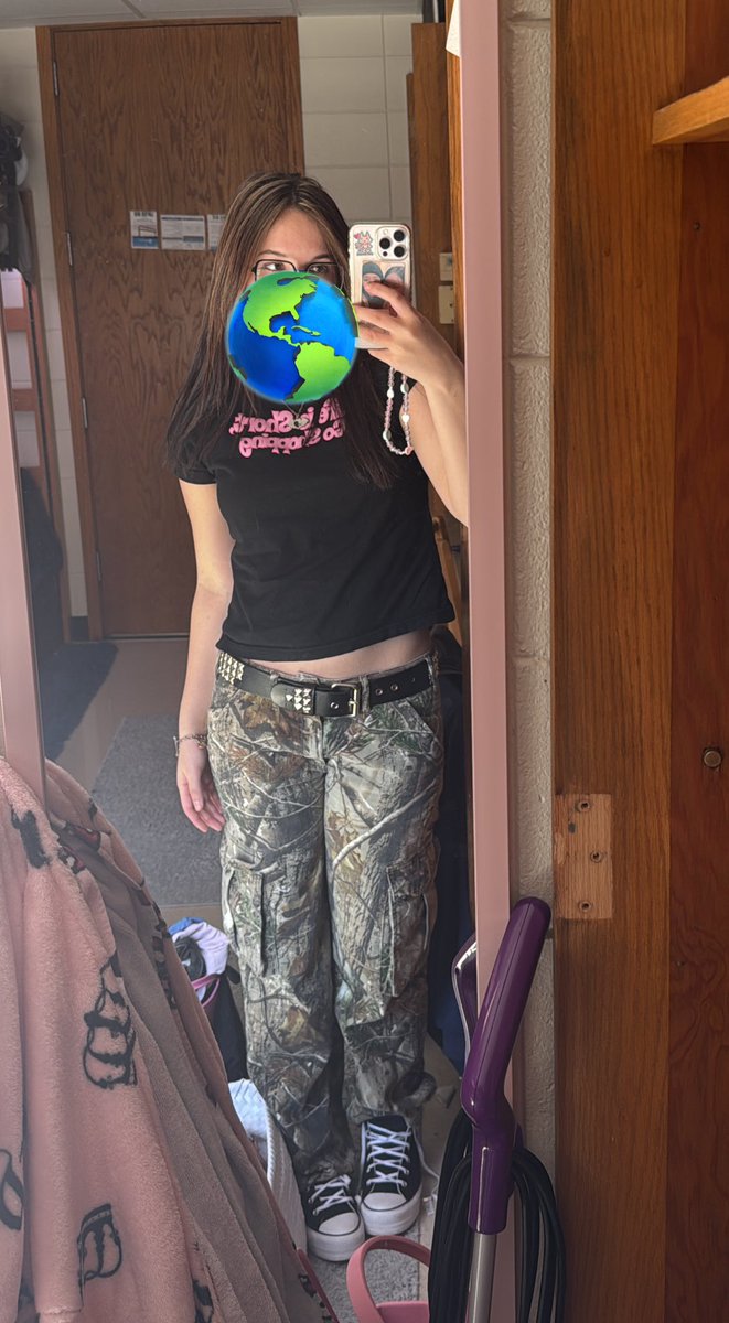 irlmyscenedoll's tweet image. My camera quality looks #Bizarre but #OOTD is she giving avril?