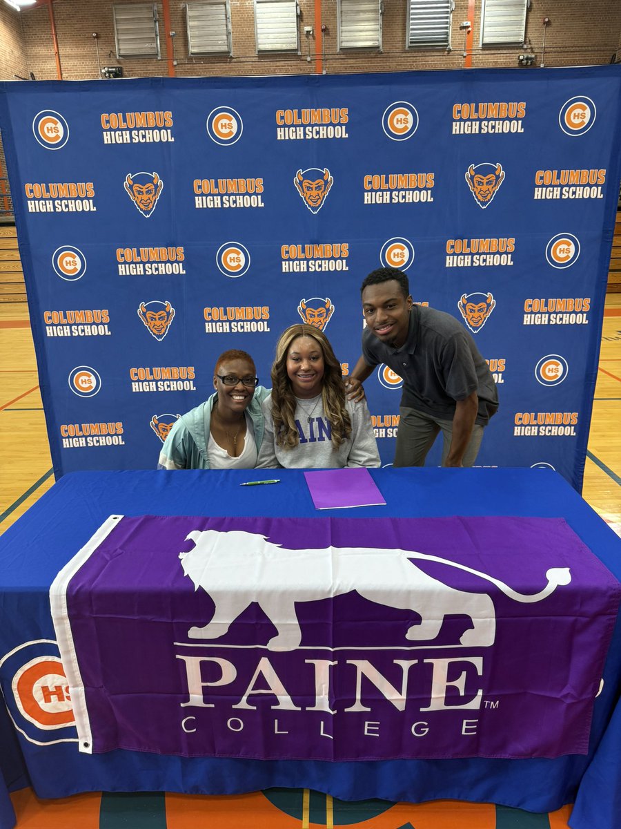 Want to give a huge congratulations to senior Jayla Lockhart for making it official and signing on the dotted line to continue her academic and athletic career at Paine College 🦁🙏🏽🔥