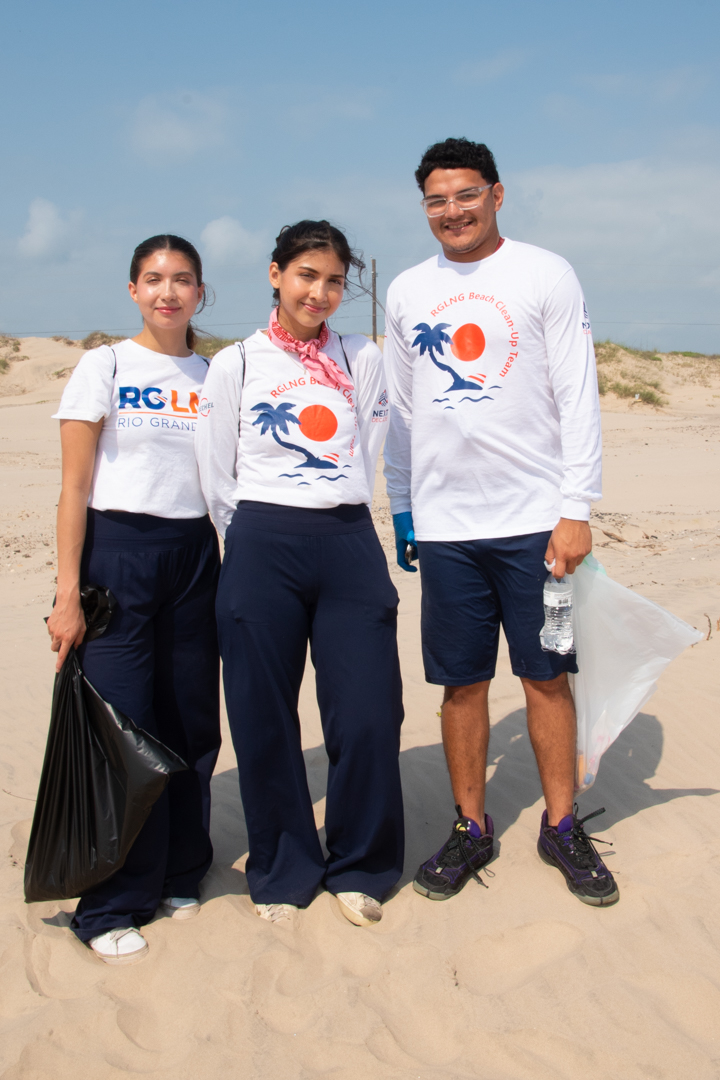 NextDecadeLNG's tweet photo. Great day on the beach at SPI this past weekend at @TXGLO's Annual Spring Adopt-a-Beach Cleanup! Over 50 team members from NextDecade and #Bechtel came out to represent @RioGrandeLNG and clean up a section of the shoreline by Edwin King Atwood Park. #RGLNG https://t.co/mWF0Cndime