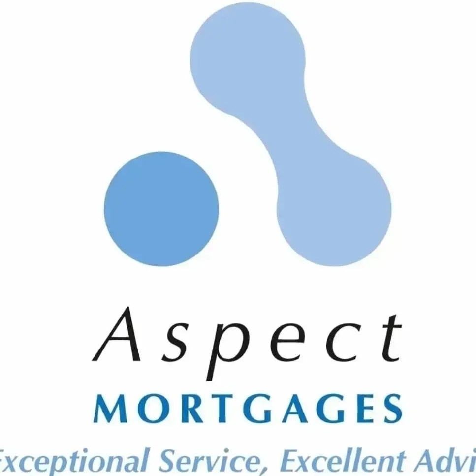 The Aspect Mortgages player of the Weekend is......

Cronje Van Greunen for his 6/56 and 22. Thank you to Cronje's Player Sponsor, Espositos.

#forzawhitefield #theloveclub

💙💛💙💛💙💛💙💛