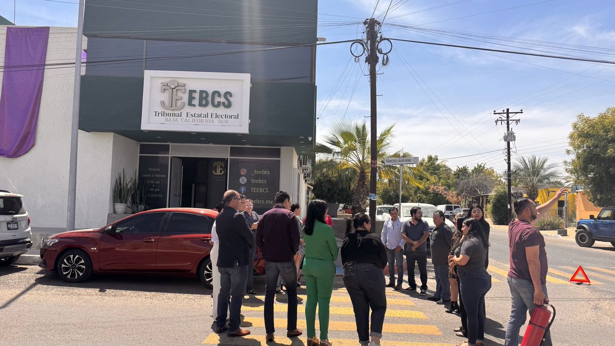#EntéraTEEBCS 📷

En el marco del 40 aniversario del sismo de 1985, el día de hoy el TEEBCS se sumó al Primer Simulacro Nacional 2025, el cual se llevó cabo de manera simultánea en todo el país, donde se convocó a toda la ciudadanía a participar.