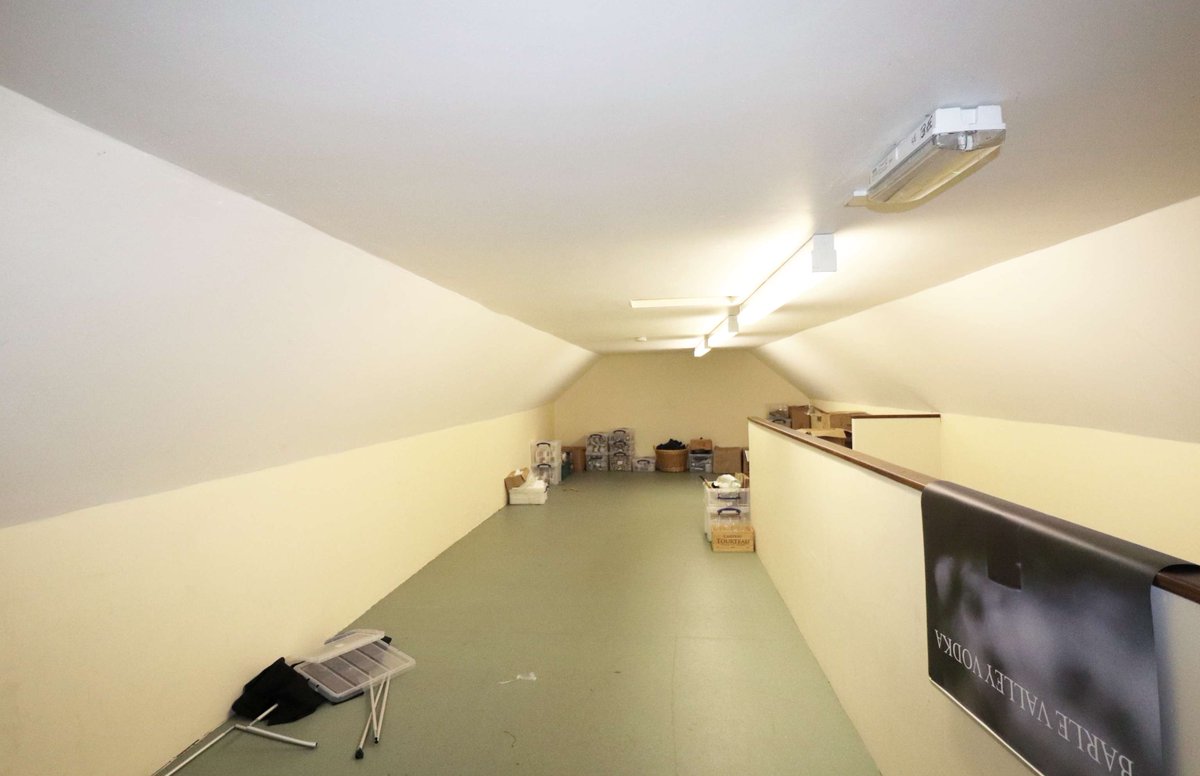 Versatile warehouse/storage unit with ground and first-floor spaces.

EPC D | CTax N/A | Leasehold

📍Dulverton 💷 £6,000 Rental Per Annum

📞 01271 347888 

🌐 ow.ly/M1QY50UZc8J

#WebbersEstateAgents
