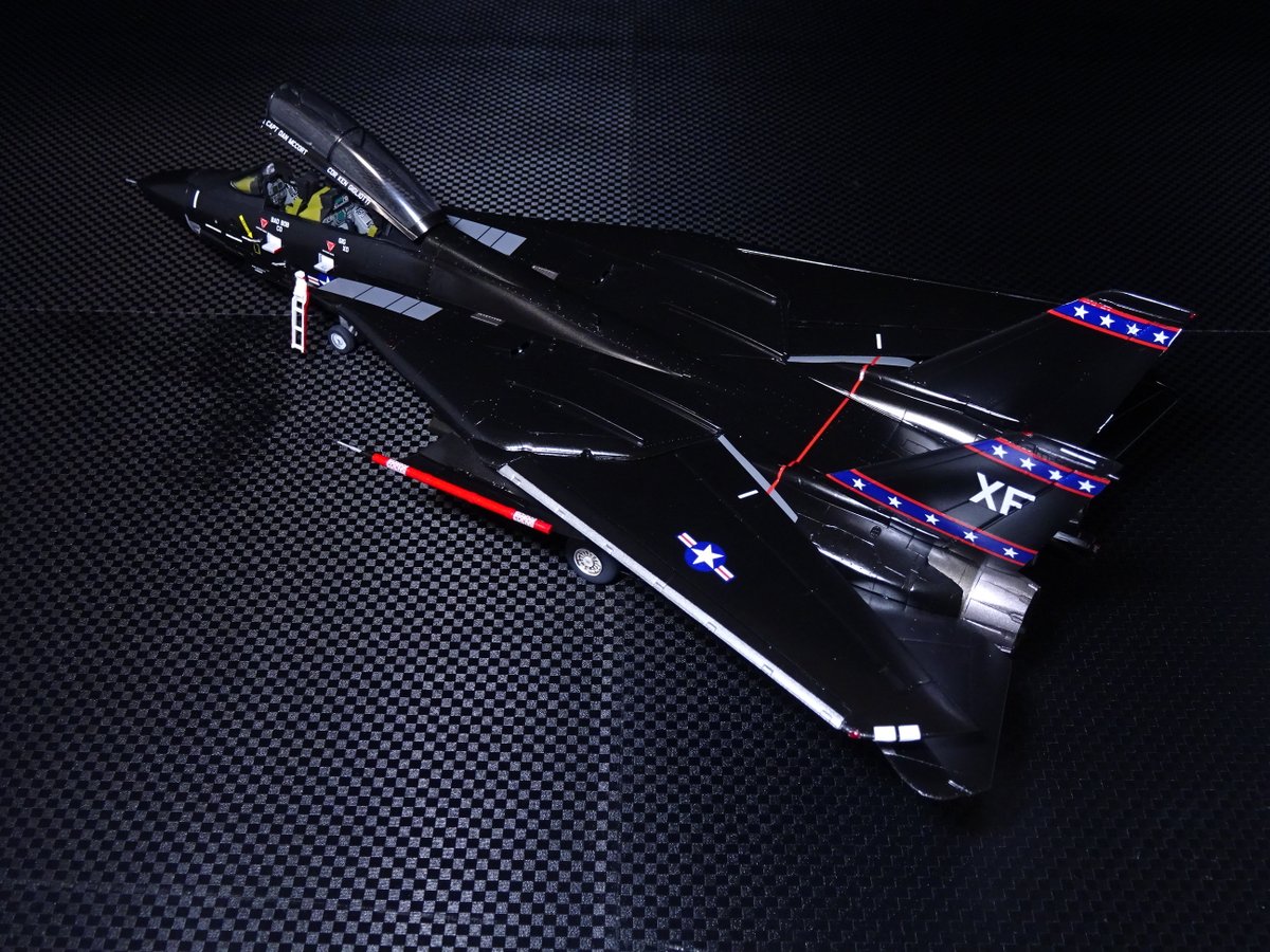 wing9_2nd's tweet image. 1/72 ハセガワ F-14D スーパートムキャット VX-9 バンディワン完成!半光沢ブラック仕上げ。ブラックバニーの方が人気かもしれないけど、これもカッコいいですよ♪