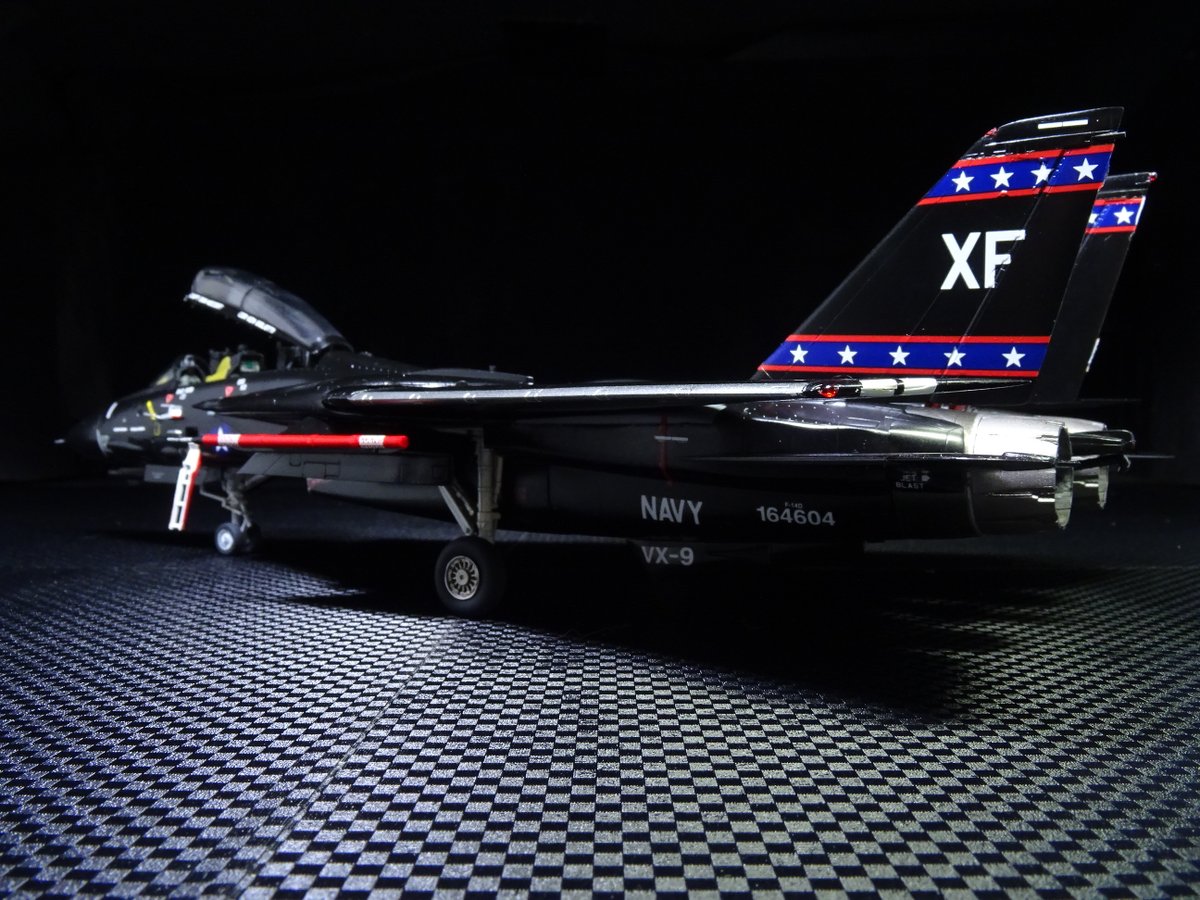 wing9_2nd's tweet image. 1/72 ハセガワ F-14D スーパートムキャット VX-9 バンディワン完成!半光沢ブラック仕上げ。ブラックバニーの方が人気かもしれないけど、これもカッコいいですよ♪