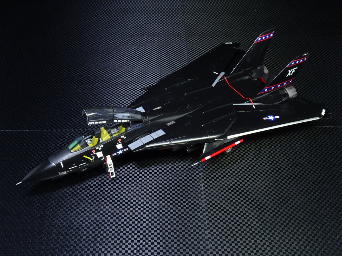 wing9_2nd's tweet image. 1/72 ハセガワ F-14D スーパートムキャット VX-9 バンディワン完成!半光沢ブラック仕上げ。ブラックバニーの方が人気かもしれないけど、これもカッコいいですよ♪