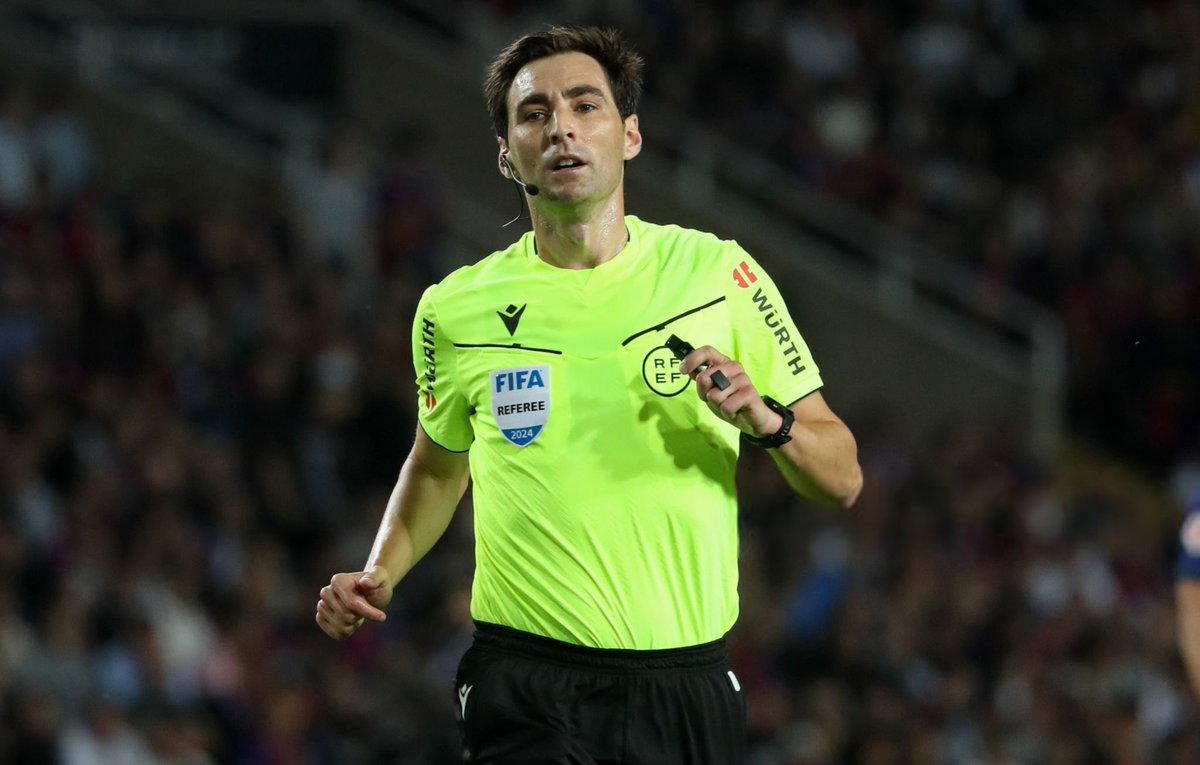 MundoDespectivo's tweet image. 🚨#ULTIMAHORA 🚨

💥 La RFEF sanciona con 5 partidos al colegiado De Burgos Bengoetxea por esquivar el hielo lanzado de Rudiger.