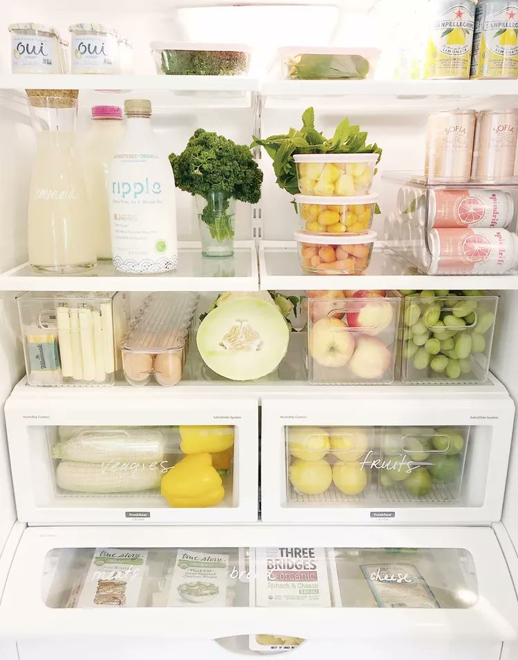 StyledNSpaces's tweet photo. Declutter your home fast:
🧂 Use spice racks &amp; lazy Susans
🥬 Store produce in clear fridge bins
🧴 Drawer inserts for skincare/tools
👚 Velvet hangers &amp; bins for closets
🎄 Labelled boxes for seasonal items
🛠️ Racks for garage tools
#HomeHacks #DeclutterTips https://t.co/qv0o5zPfVZ