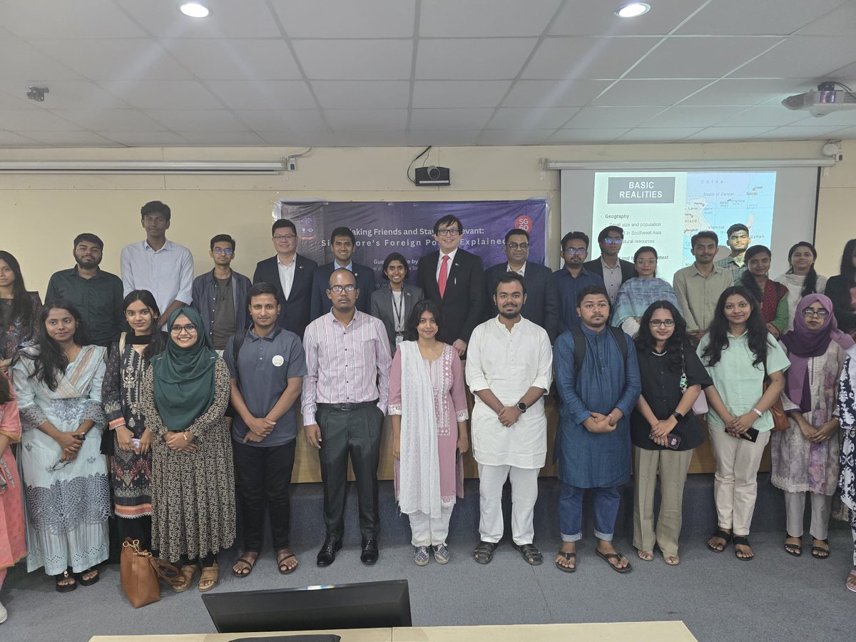 snshimanta's tweet photo. Dhaka University Research Society (DURS) team with His Excellency, Mr. Mitchel Lee, Chargé d' Affaires of the Singapore High Commission in Dhaka.
🇧🇩 🇸🇬 https://t.co/KPBojgzQBX