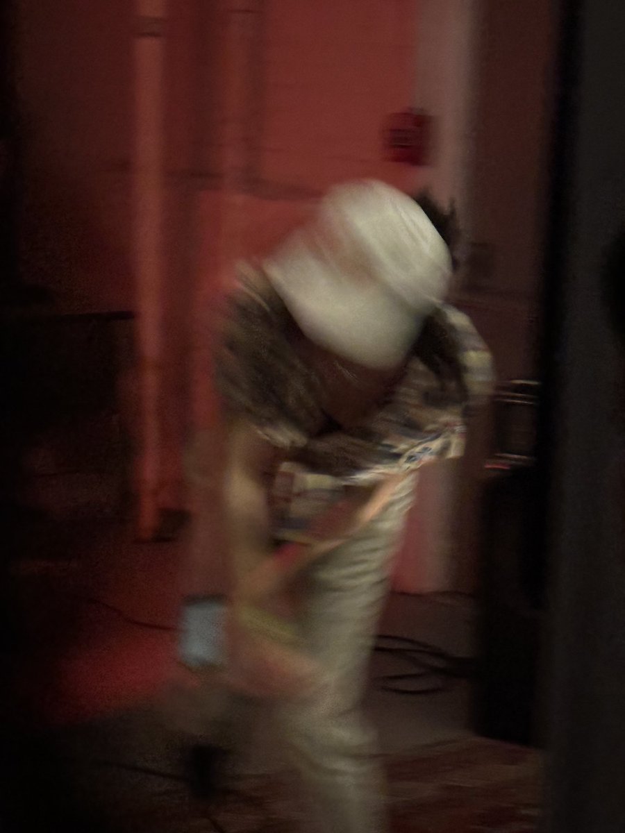 frict's tweet image. Oh yeah here’s me screaming w my voice pre thrown out :3 (that was fun)
thank u @xravedogx for taking all of these :3