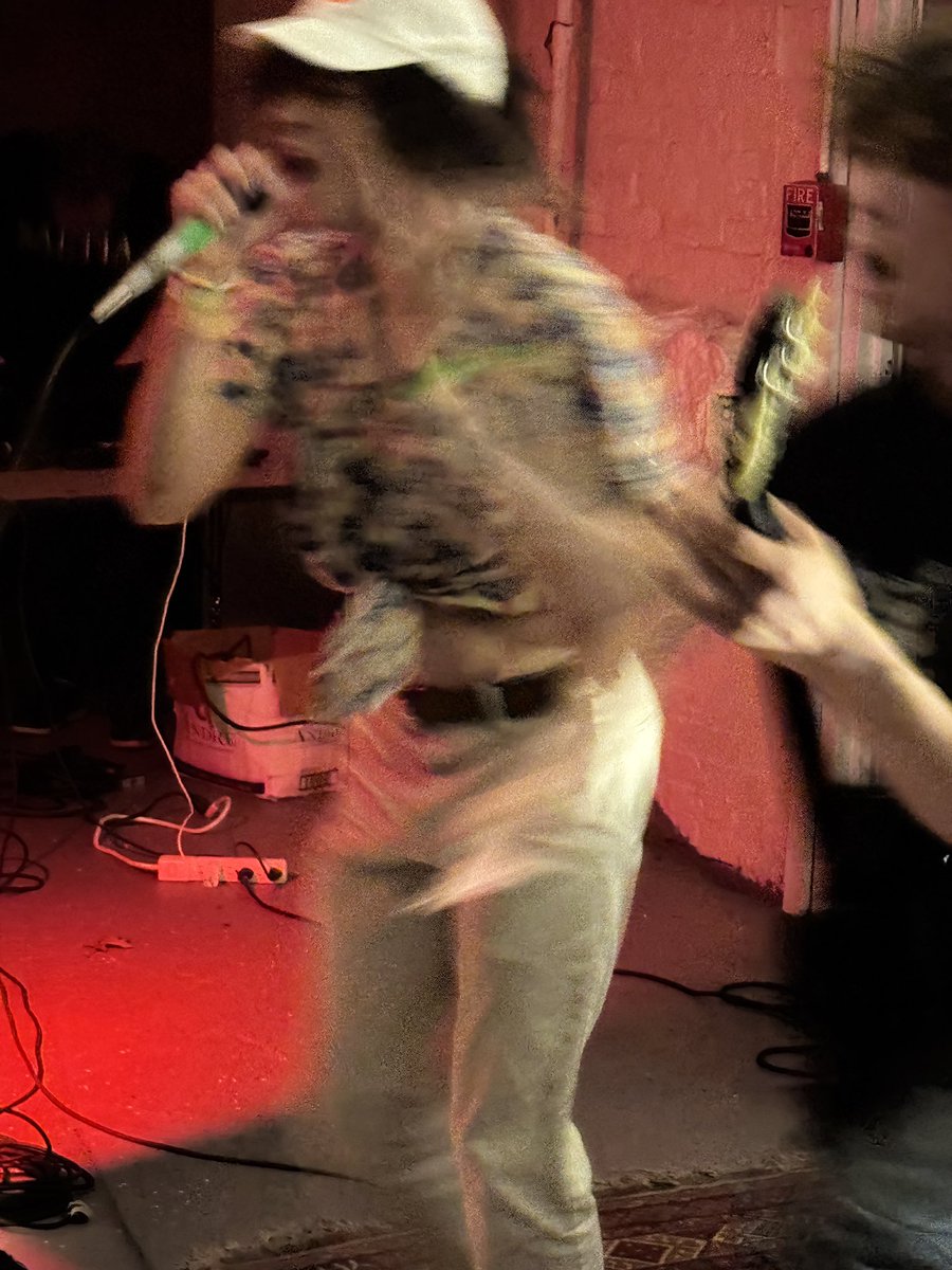 frict's tweet image. Oh yeah here’s me screaming w my voice pre thrown out :3 (that was fun)
thank u @xravedogx for taking all of these :3