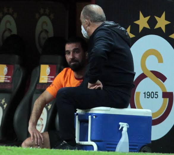 Ünideki kantinci ağabeyle 2 saat dertleştik aq şöyleyiz