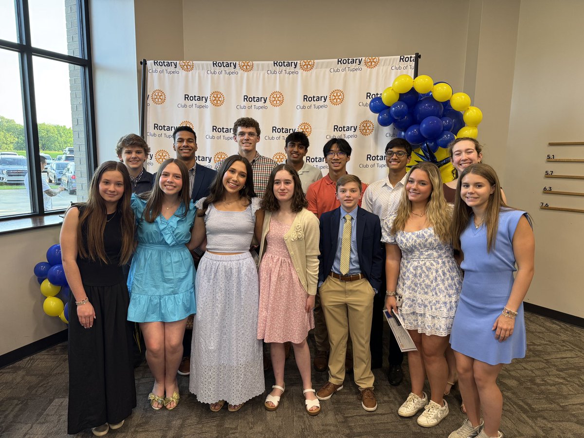 Today we celebrate our Rotary scholars! 📚 🏊‍♀️ 🌊 
Congratulations!!! #lgw #gowave