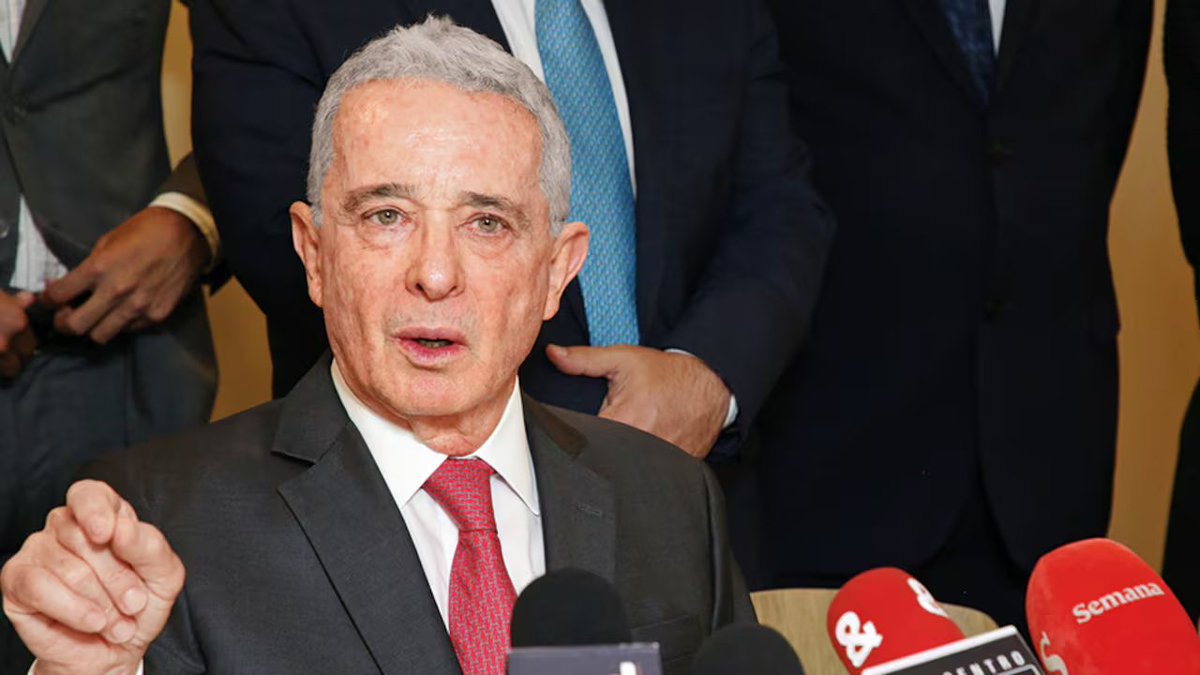 #Nación | Investigadora de la Fiscalía asegura no haber escuchado a Álvaro Uribe Vélez pedirle a testigos que mintieran
semana.com/nacion/articul…