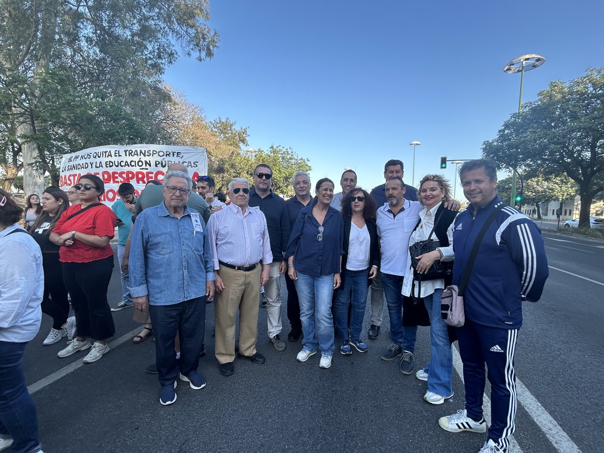 Cuatro barrios del Polígono Sur están sin autobús.
El recorte en las líneas 30, 31 y 32 es una decisión injusta, un castigo y un abandono institucional en toda regla.
📢 El Polígono Sur merece transporte, seguridad y dignidad.  
<a href="/soniagaya1/">Sonia Gaya</a>  <a href="/fuentesmedrano/">Carmen Fuentes</a> <a href="/pedroajaime/">Pedro A Jaime Muñoz</a>