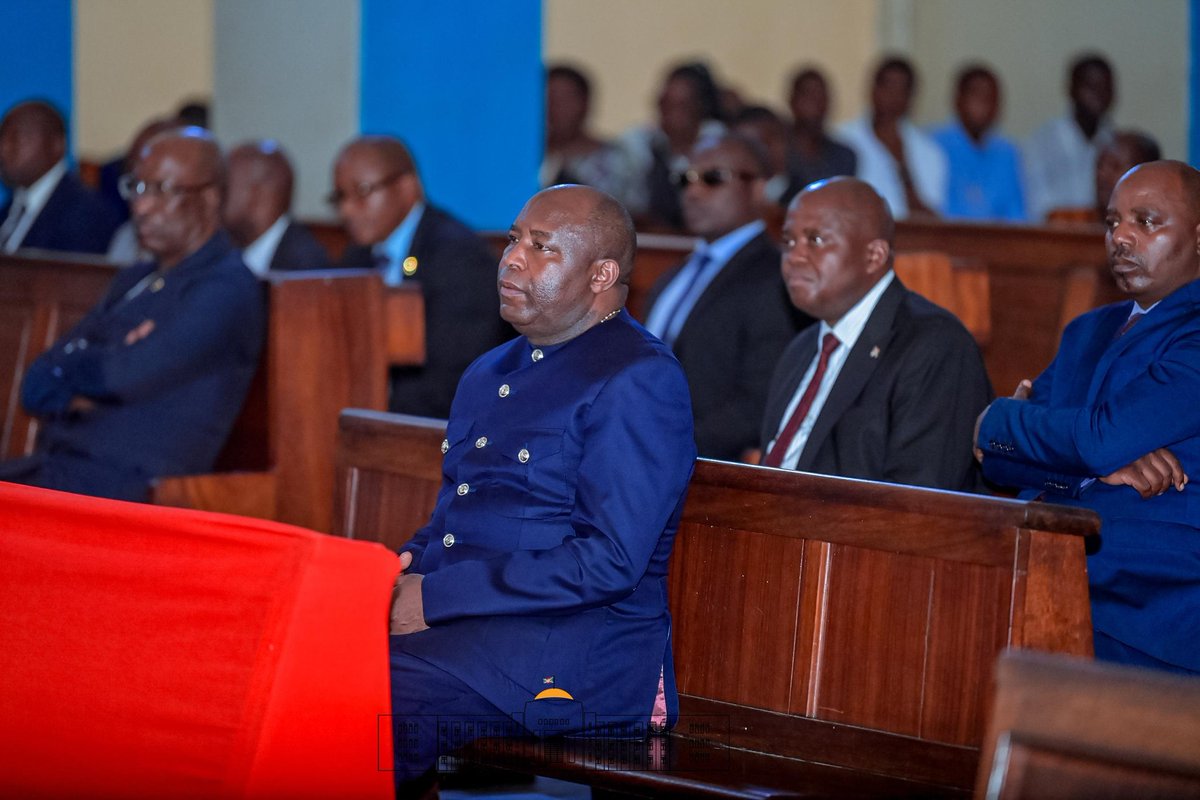 NtareHouse's tweet photo. Le Chef de l’Etat, S.E @GeneralNeva, entouré de hauts dignitaires, a pris part à une messe d’action de grâce en mémoire du Pape François, à la Cathédrale Regina Mundi. La messe était présidée par Mgr Dieudonné Datonou, Nonce Apostolique, entouré de tous les Evêques du #Burundi. https://t.co/2T7HMIWkZ6
