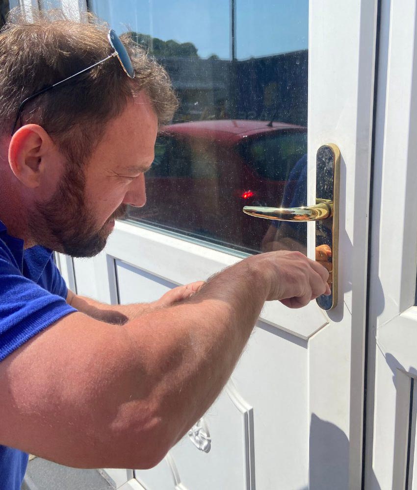 trustedlocaluk's tweet photo. Locked out of your home or business? lost or broke your keys? Locks That Last are here to help #locksmith #emergencylocksmiths #lockouts #lockchanges #lockrepair #shipley https://t.co/4tiAt5Empw https://t.co/u3QmsiQt77
