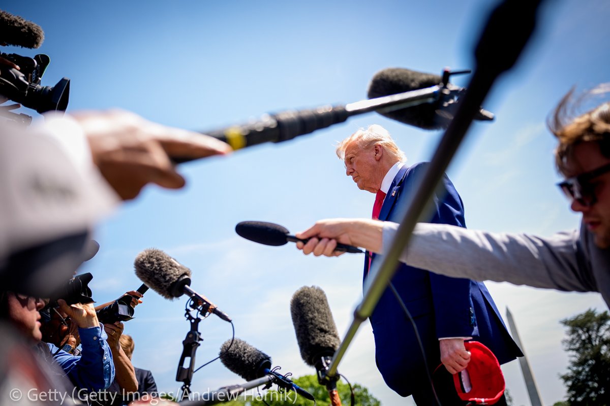 andyharnik's tweet image. FIRST 100 DAYS - U.S. President Donald Trump takes a question from a reporter before boarding Marine One on the South Lawn of the White House on April 29, 2025 in Washington, DC. Trump will travel to Michigan for a 100th Day in Office rally. (Photo by Andrew Harnik/Getty Images)