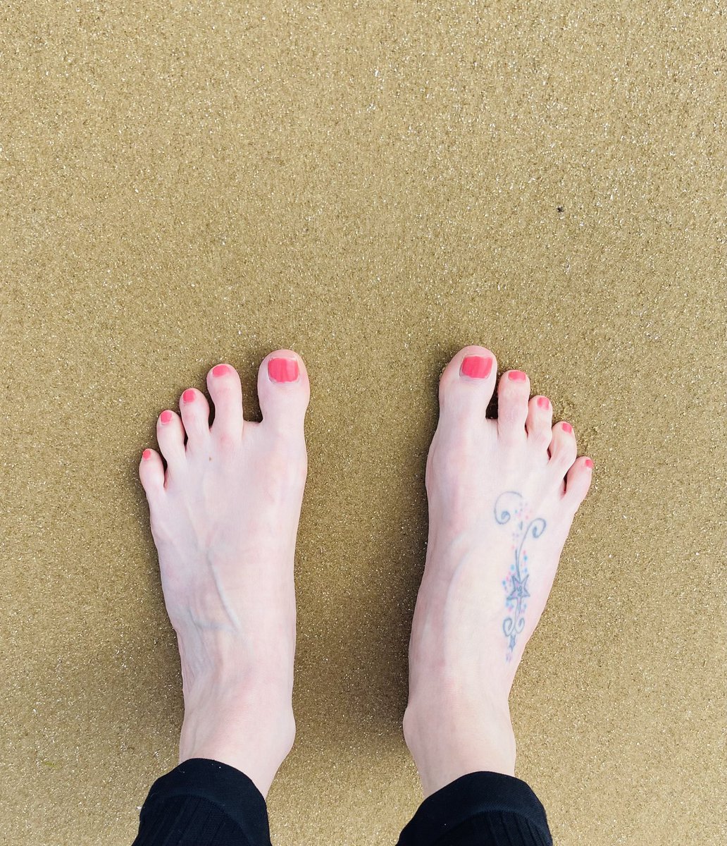 GoddessTT7391's tweet photo. At the beach 🏝️ 🦶#feet #feetworshi̇p #feetfetısh #feetpics https://t.co/830ROHbU0u