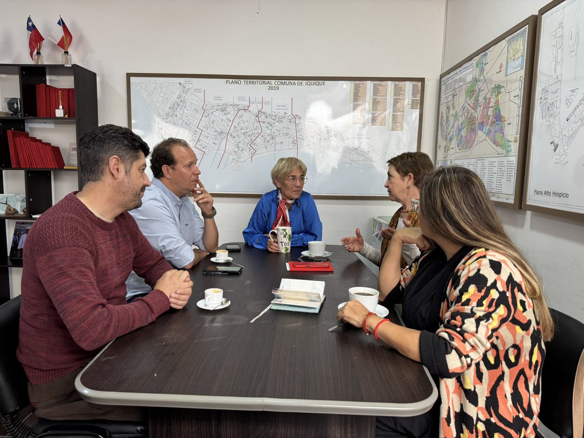 Luz Ebensperger (@luzebensperger) on Twitter photo Comenzamos el día reuniéndonos con la directiva regional de <a href="/evopoli/">Evolución Política</a>, junto a la exministra <a href="/GloriaHutt/">Gloria Hutt Hesse</a>. Conversamos sobre los desafíos que enfrentamos como país y cómo, desde nuestras distintas miradas, podemos seguir trabajando por un #Chile más seguro, moderno y con Comenzamos el día reuniéndonos con la directiva regional de <a href="/evopoli/">Evolución Política</a>, junto a la exministra <a href="/GloriaHutt/">Gloria Hutt Hesse</a>. Conversamos sobre los desafíos que enfrentamos como país y cómo, desde nuestras distintas miradas, podemos seguir trabajando por un #Chile más seguro, moderno y con
