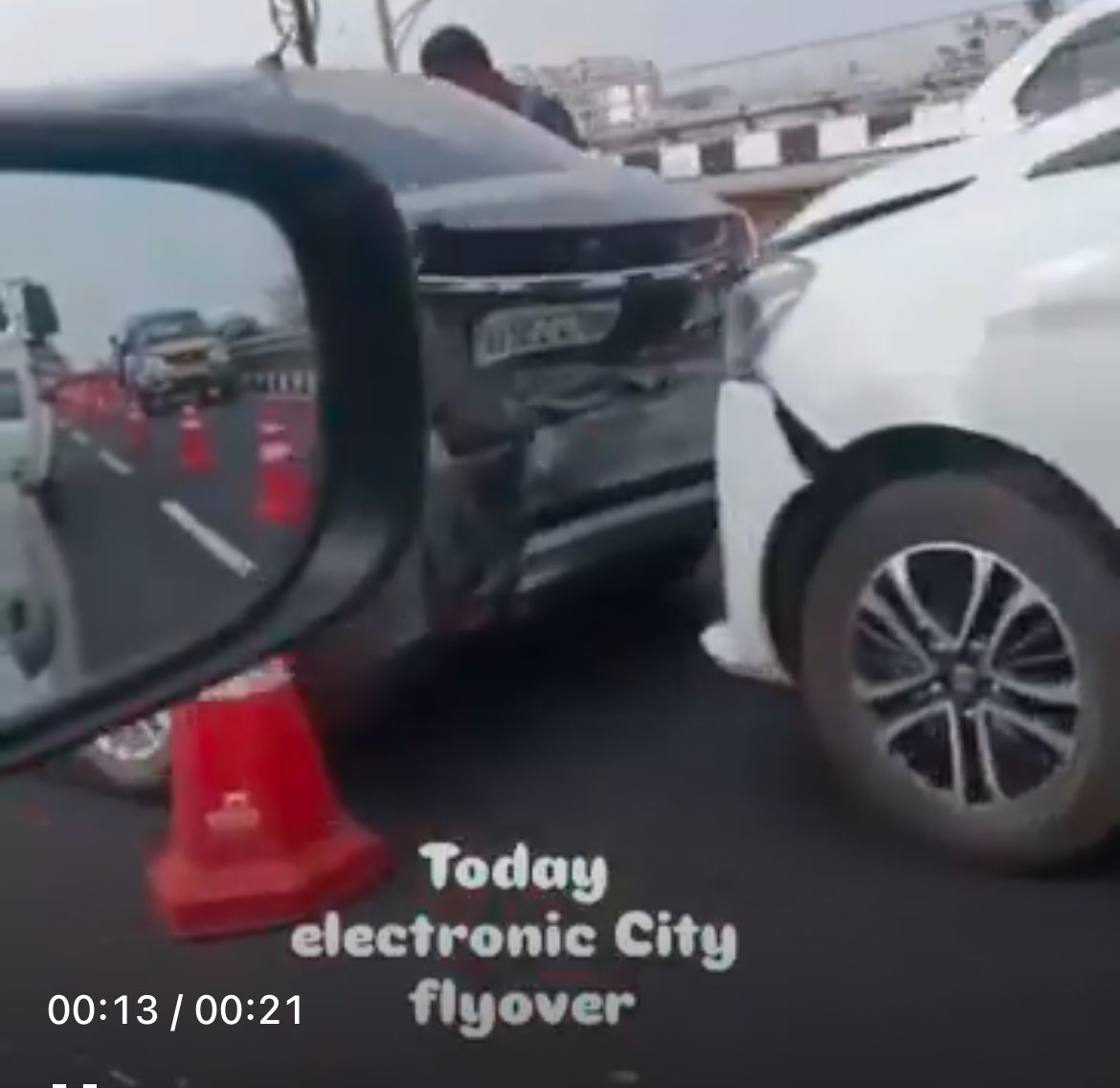 motordave2's tweet photo. When folks don’t pay attention to their #Driving #Skills, #overconfidence inside #City or #Highways

#SpeedDisciplines, #RoadDisciplines, #LaneDisciplines only NE: ML,NL,MZ handles well, rest of India needs to #Learn from e’m

@ChristinMP_
@DriveSmart_IN @dabir @skr77s @Nik_blr https://t.co/lRusvWu3y1