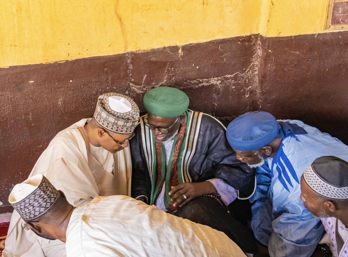 Today, I paid a condolence visit to the family of a foremost Islamic cleric in Kaduna, Sheikh Mainasara Liman in Zaria LG, Kaduna State. His death is a tremendous loss to the Muslim Ummah in Kaduna State and beyond. He will be sorely missed. 

I extended my heartfelt condolences