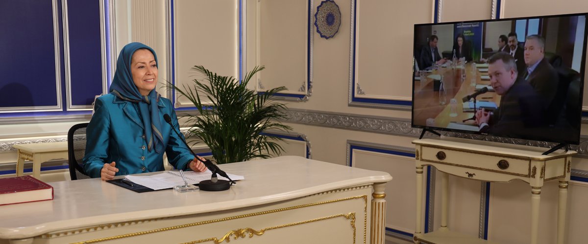 كانت هذه المقاومة، منذ أكثر من أربعين عاماً، رائدة في الدفاع عن مبدأ فصل الدين عن الدولة. كما أنها كانت المدافع الأبرز عن القوميات المضطهدة في إيران، وقادت حركة كبرى من أجل المساواة بين المرأة والرجل. ومنذ ثلاثين عاماً، تضطلع النساء في هذا الحراك بمسؤوليات قيادية رئيسية. ومن أعظم